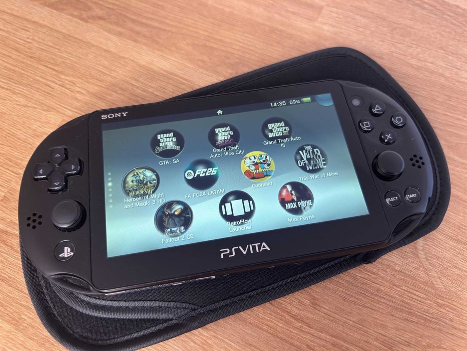 Consolă PS Vita Slim PCH-2000 modată — retro gaming | Japonia