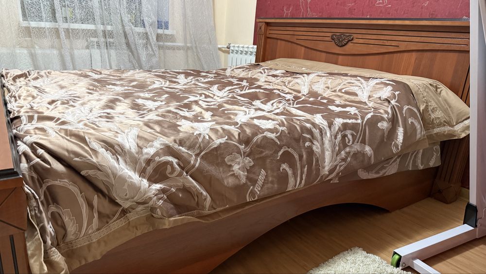 Кровать деревянная двуспальная