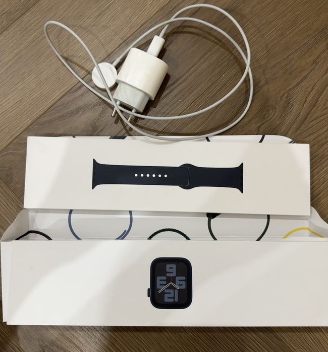 Продам Apple Watch SE (2nd generation) 44mm GPS