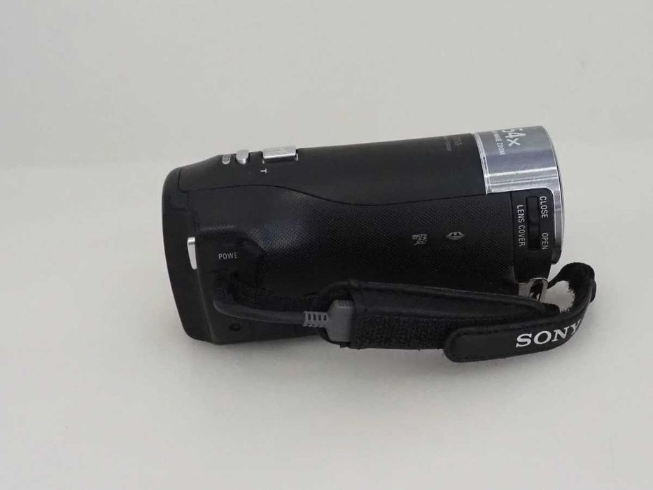 Sony HDR CX240 дигитална видео камера, голям оптичен зум и уникално Full-HD качество 50 кадъра в секунда, като НОВА, работи отлично