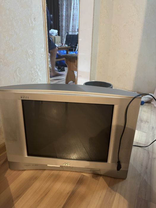 Отдам телевизор