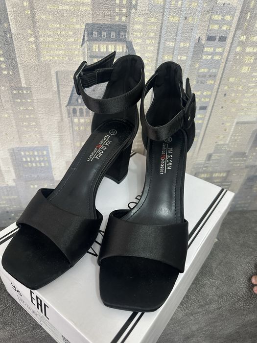 Продам новые босоножки