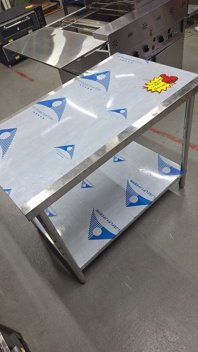 Продам разделочный стол и мойку из нержавеющей стали.