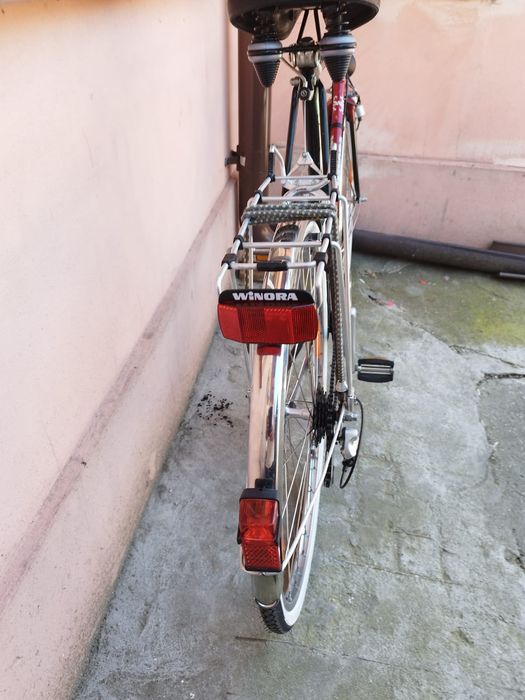 Vând bicicleta bărbătească.