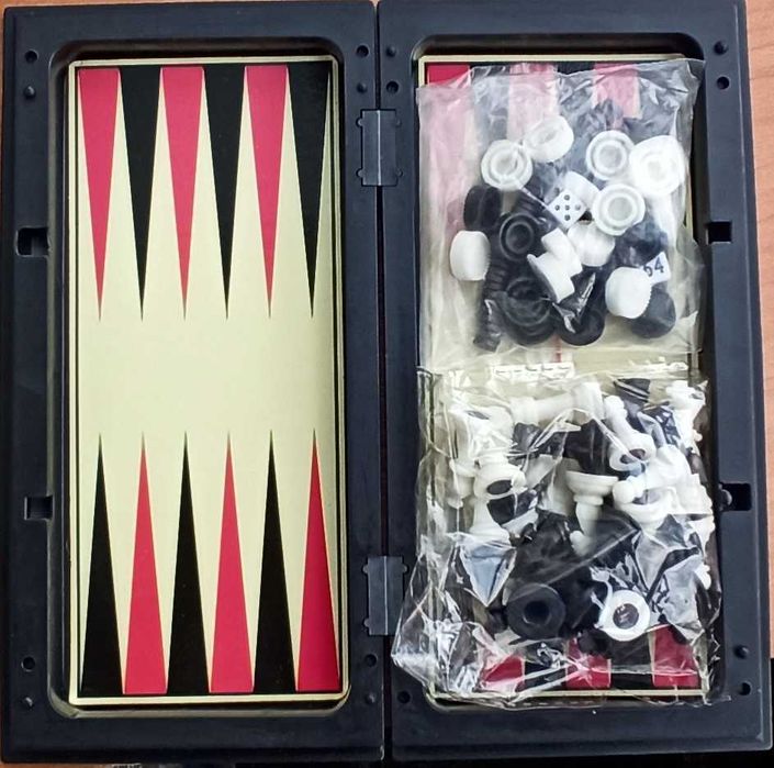 настолна игра ШАХ ТАБЛА ДАМА  - за 5 €вро  
Магнитна