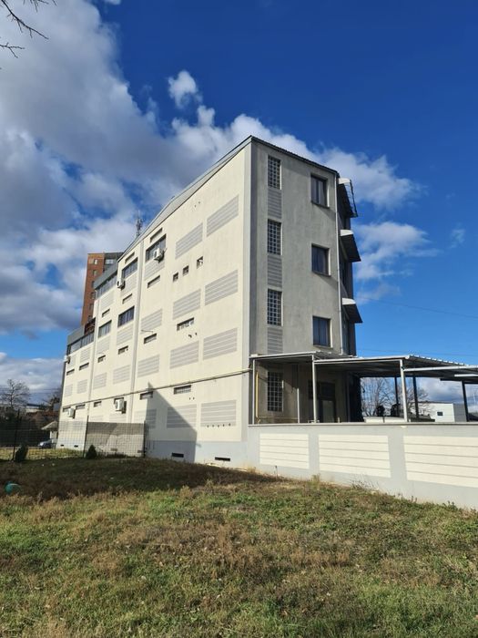 Vand cladire cu spatii comerciale si rezidentiale -hotel Traian