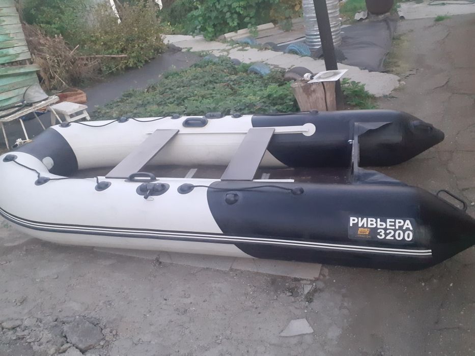 Продам лодку Ривьера 320