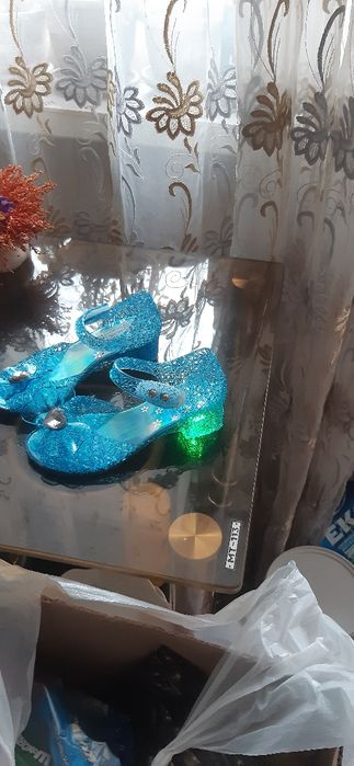 Продаётся; туфельки 26,5