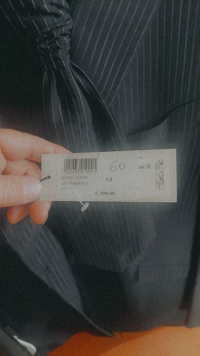 Vand costum nou Carlo Pignatelli