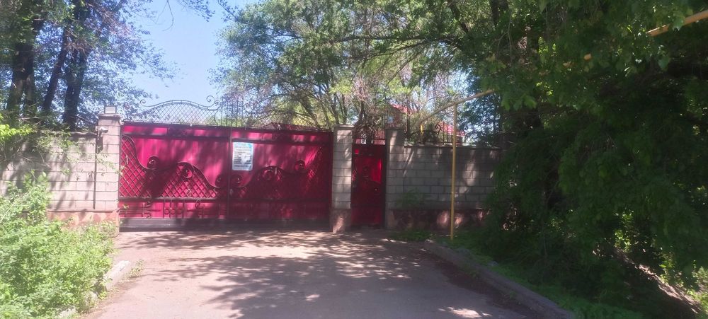 Продам дом, с большой территорией