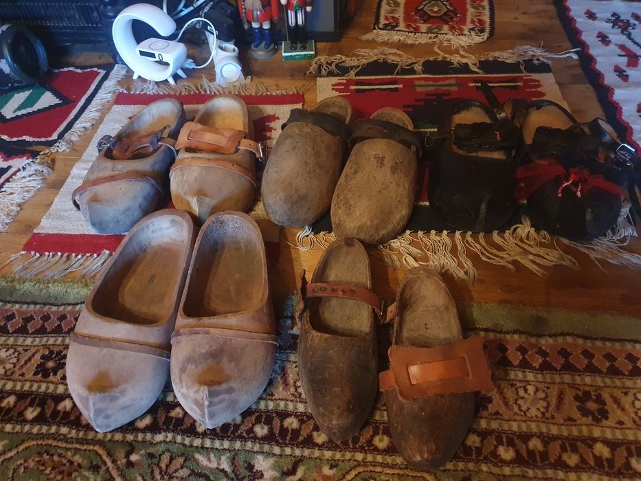 De vânzare saboti lemn