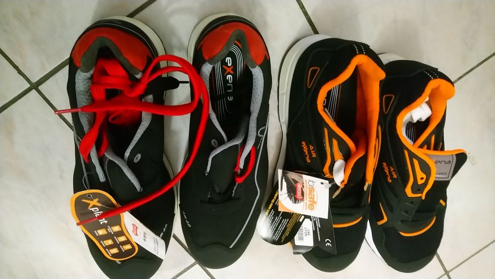 Vind bocanci de protecție noi mărimea 43-44