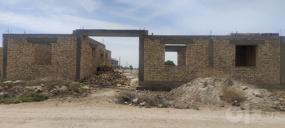 Курилиши тугалланмаган участка сотилади.