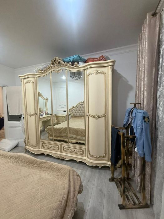 Продам спальный гарнитур