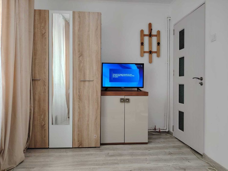 Proprietar , inchiriez pe termen lung apartament 2 camere