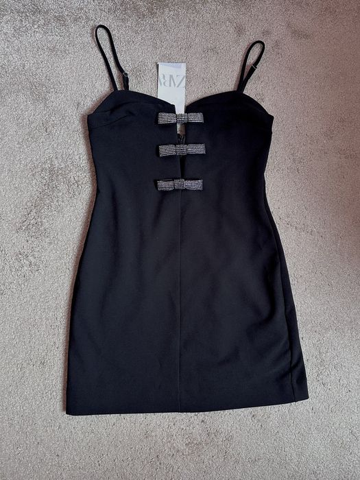 Zara чисто нова ,черна ,къса рокля