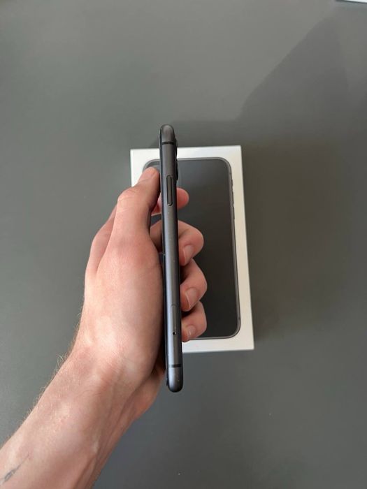 iphone 11 в четком состояний