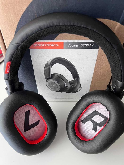 Căști Bluetooth Plantronics Poly Voyager 8200 UC – ANC Activ, Sunet Premium, noi