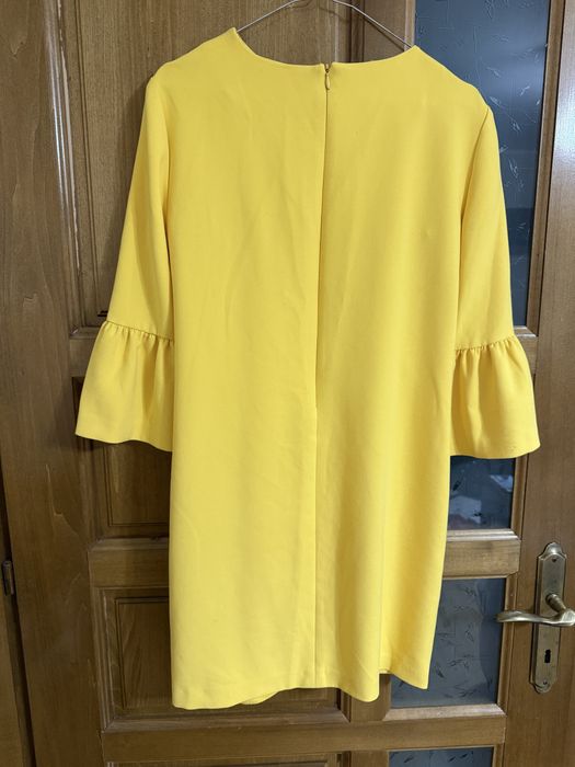 Rochie galbena, Zara
