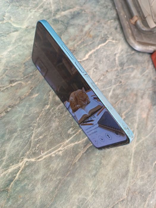 Телефон honor9  запазен