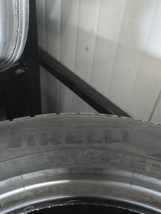 4 Броя 215/65/17 Pirelli 2x7mm 2x5,5mm