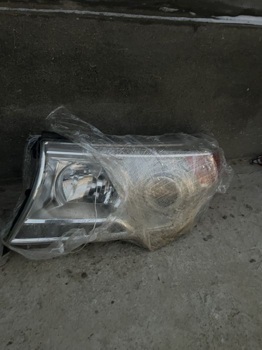 Продам фары от Land Cruiser 200