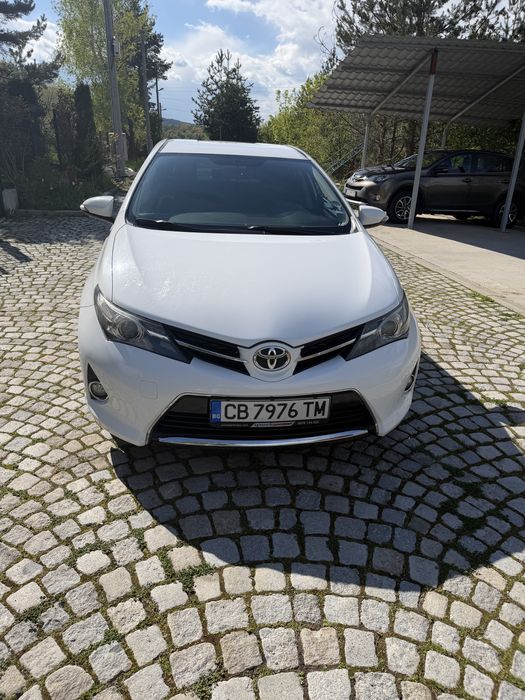 Toyota Auris 2.0 D4D 124 к. с.