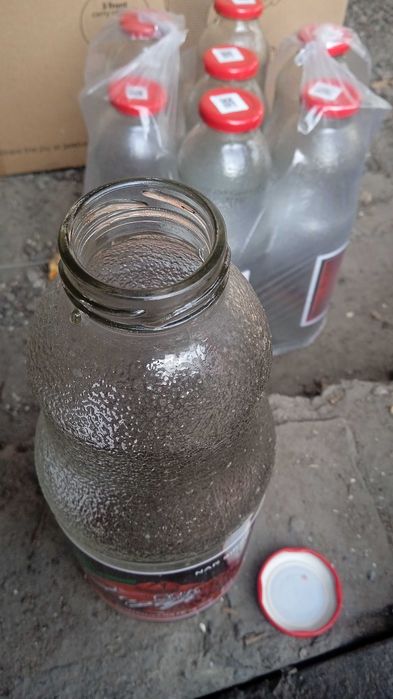 Литровые бутылки из под сока