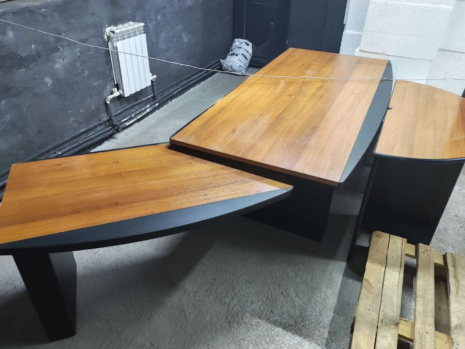 Продаю стол для кабинета