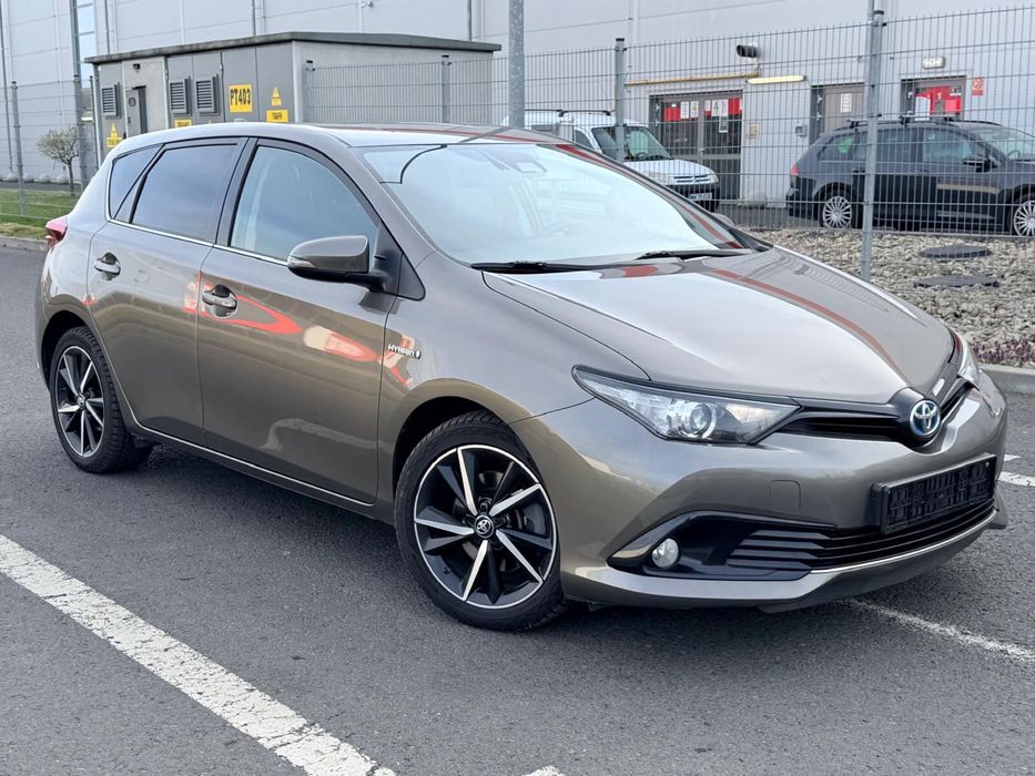 Toyota Auris Hybrid 1.8 Benzina automat 2019