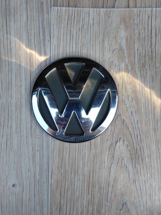 Продам эмблемму и надпись на пассат б5