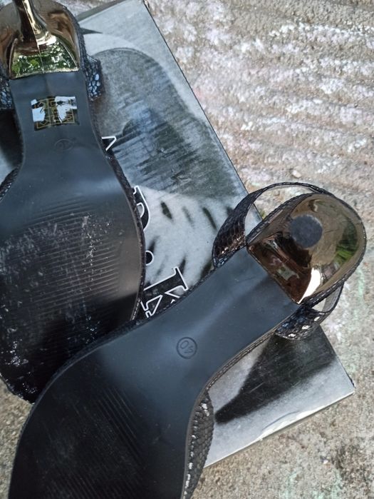 Обувки на нисък ток