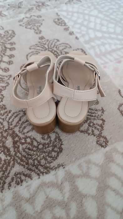 Дамски сандали..