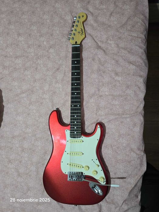 Chitara electrica Fender Standard Stratocaster SSS - Candy Cola