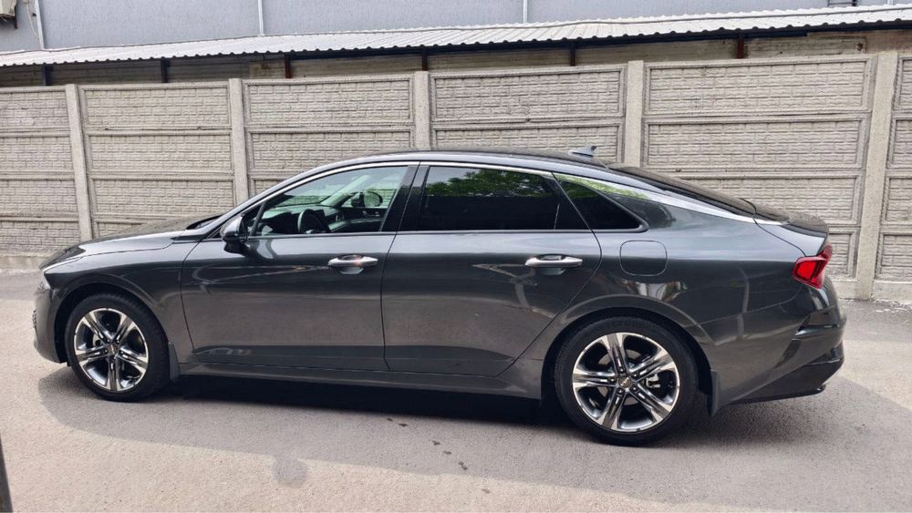 Shaxsiy Kia K5 2023-yilgi avtomobilimni a’lo holatda sotaman.