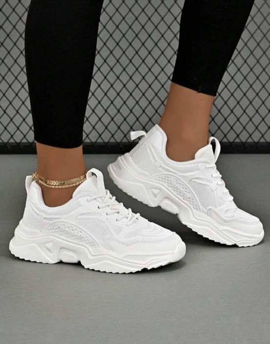 Маратонки  в бяло