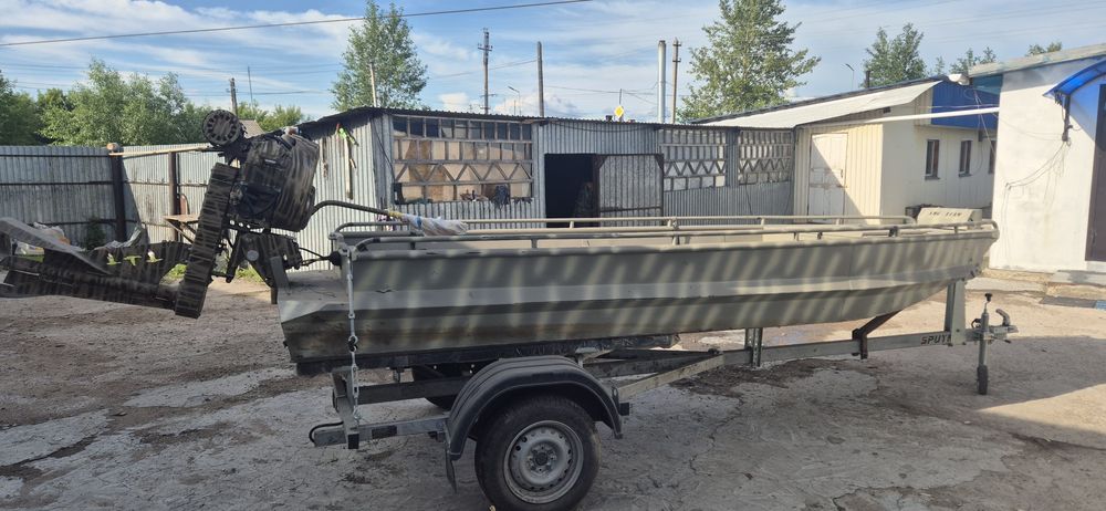 Продам лодку болотоход