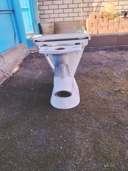 Продается унитаз