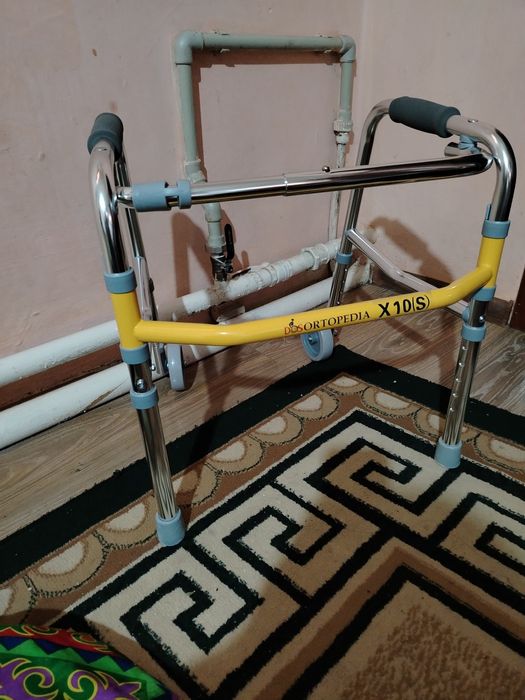 Детский ходунок для детей - инвалидов