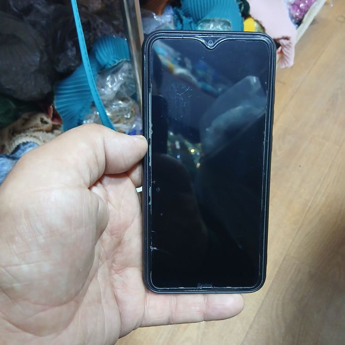 Redmi 8 4/64gb телефони