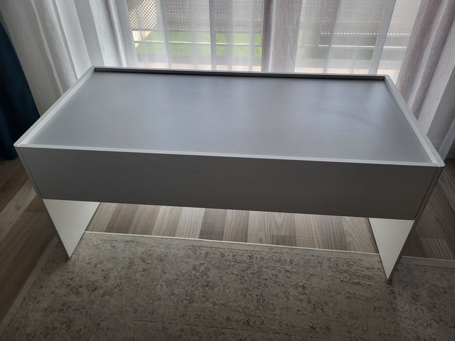 Masa de activitati cu depozitare alb/gri Dundra Ikea impecabila