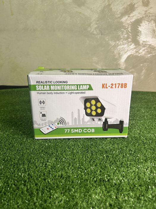 Lampa solara tip camera de supraveghere solara, incarcare solara