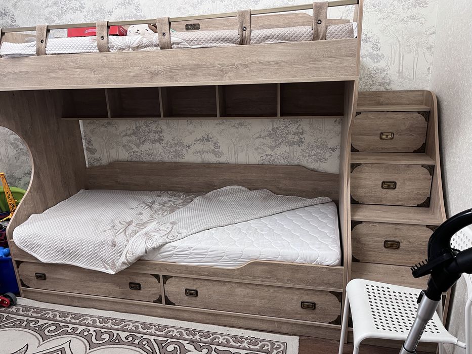 Продам детскую гарнитуру