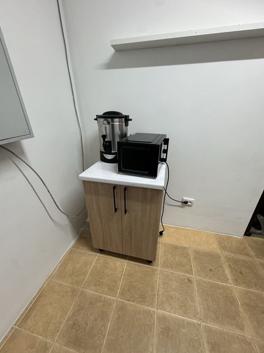 Диван, холодильник, микроволновка, боллер