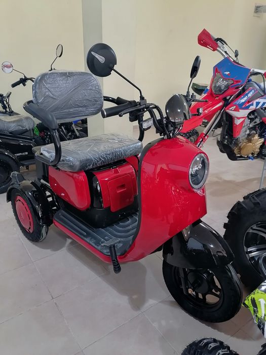 Триколка електрическа модел Vespa