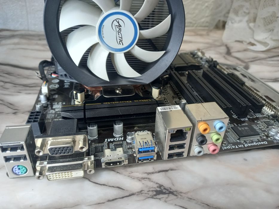 Дъно GIGABYTE B85M-D3H + Intel® Core i7-4790K +16gb ddr3