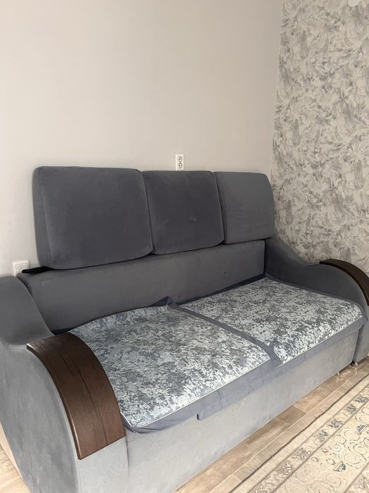 Продам Диван в хорошем состоянии