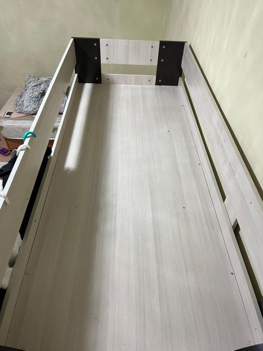 продам двухяростную кровать