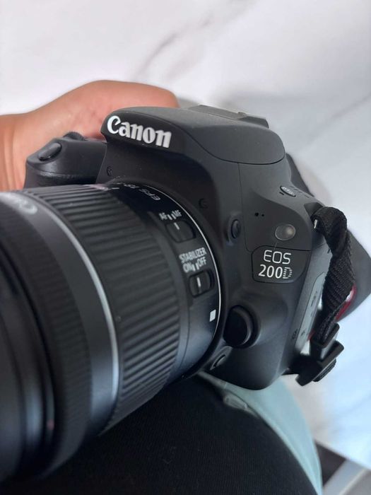 CANON EOS 200D + 18-55 mm + карта памет + чанта ПОДАРЪК | като нов