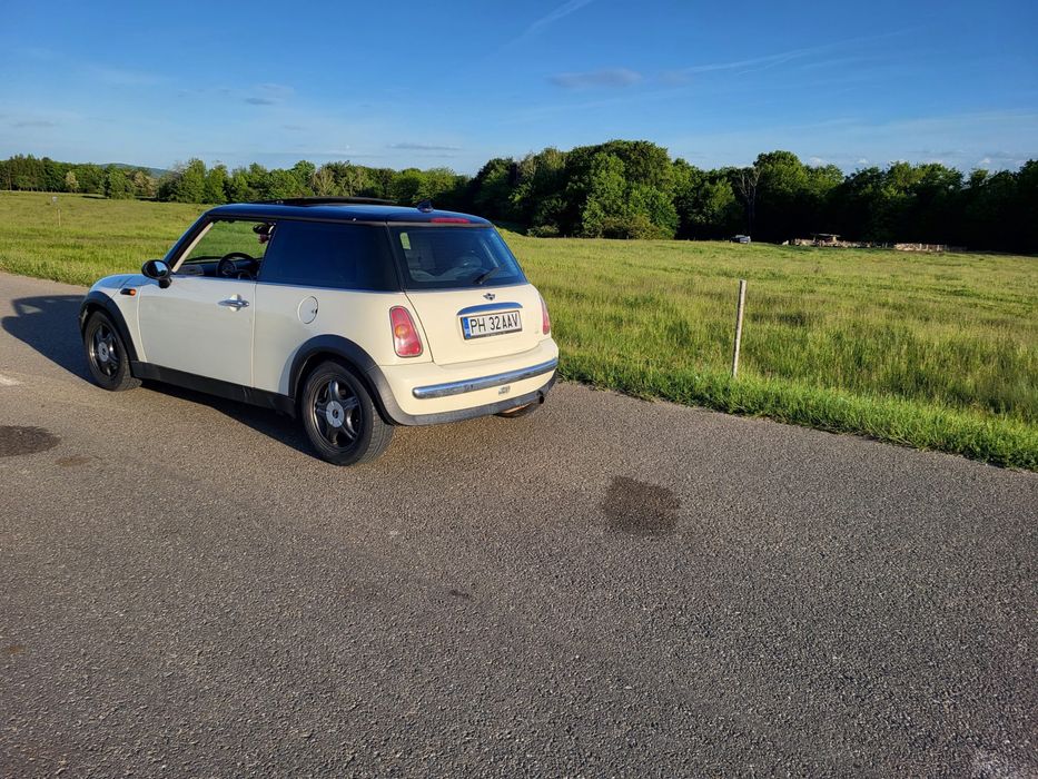 Mini cooper one.